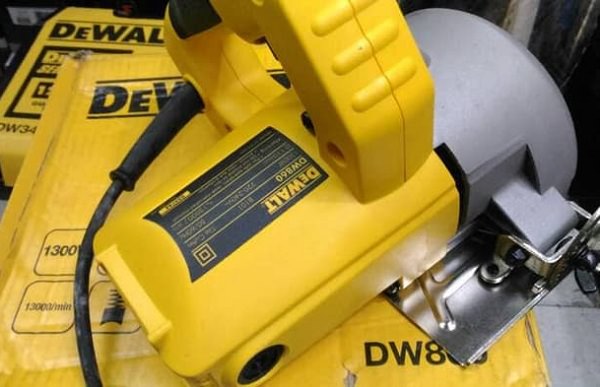 Máy cắt gạch Dewalt DW860