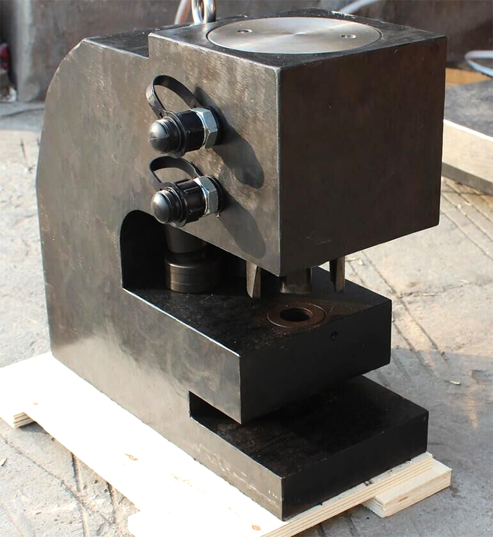Hình ảnh thực tế đột lỗ thủy lực CH-200A Hình ảnh thực tế đột lỗ thủy lực CH-200A