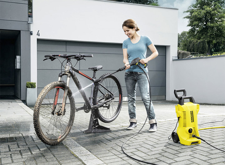 Súng phun xịt có tia nước ra mạnh mẽ, đủ làm sạch mọi vết bẩn