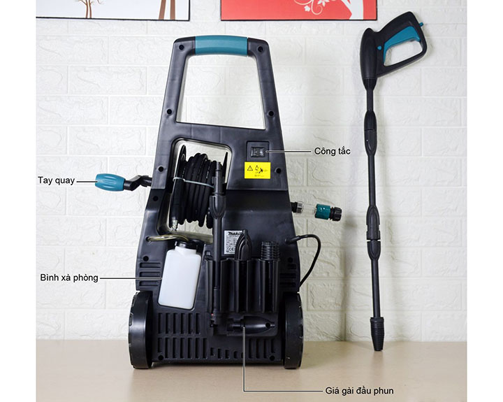 Mặt sau của máy phun xịt rửa xe Makita HW111