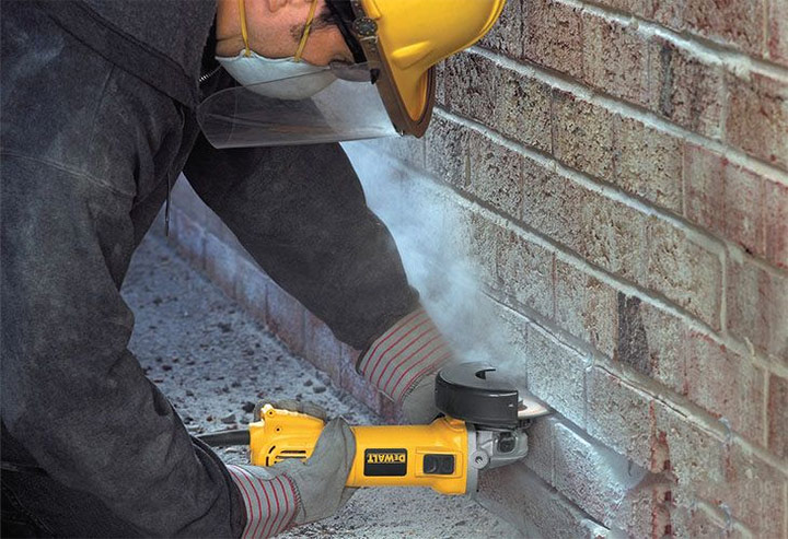 Máy mài đá Dewalt DW820 có thể thực hiện cắt đá vượt trội nếu được thay đĩa cắt chuyên dụng
