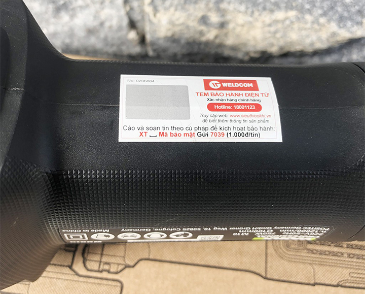 Tem bảo hành điện tử được dán trên thân máy Tem chống hàng giả, có mã cào kích hoạt điện tử