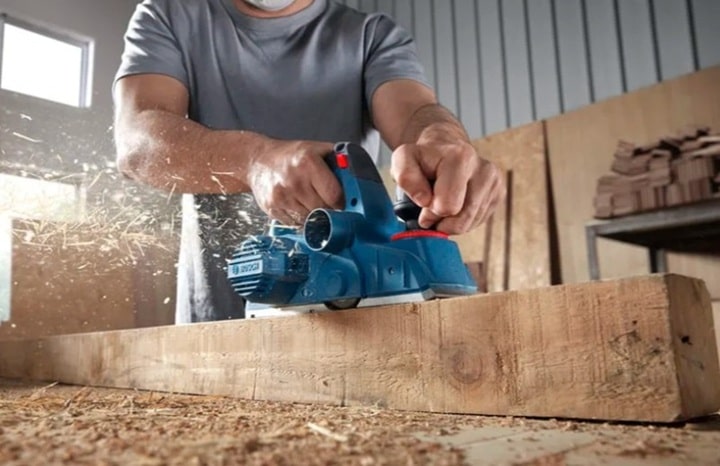 Bosch GHO 16-82 bào gỗ nhanh, mạnh với công suấy 600W Bosch GHO 16-82 bào gỗ nhanh, mạnh với công suấy 600W