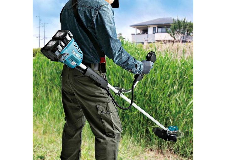 Quá trình làm việc của máy cắt cỏ dùng pin Makita DUR365UZ Quá trình làm việc của máy cắt cỏ dùng pin Makita DUR365UZ