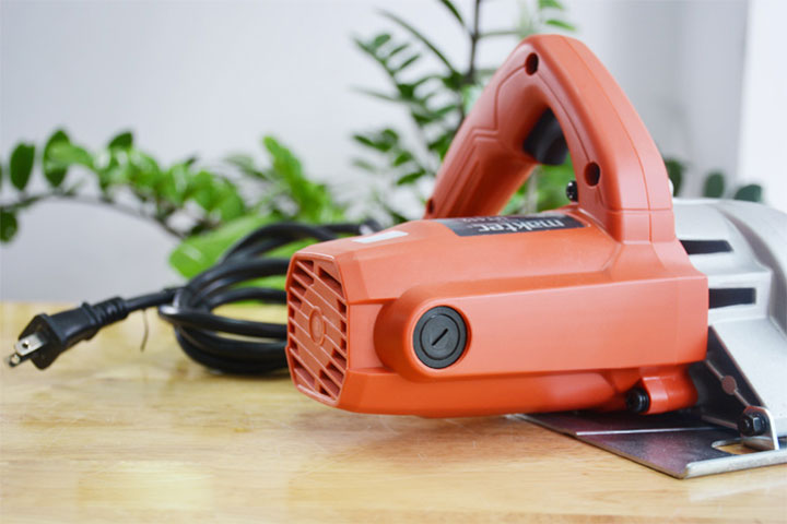 Vị trí lắp chổi than dễ thay thế Vị trí lắp chổi than dễ thay thế