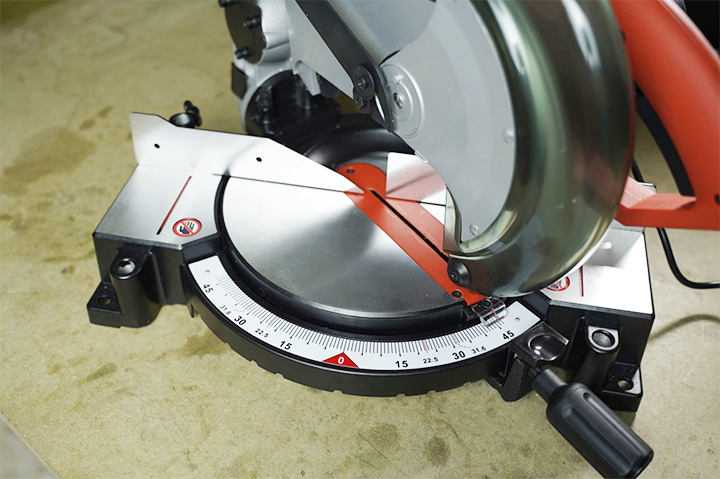 Thiết kế máy cắt góc đa năng Maktec MT230 cực kì chắc chắn, độ an toàn luôn được đảm bảo