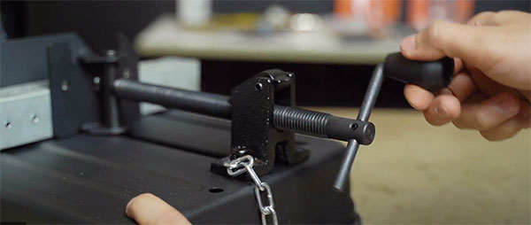 Khóa chốt kẹp để giữ vật cắt cố định vào Dewalt D28720 Khóa chốt kẹp để giữ vật cắt cố định vào Dewalt D28720