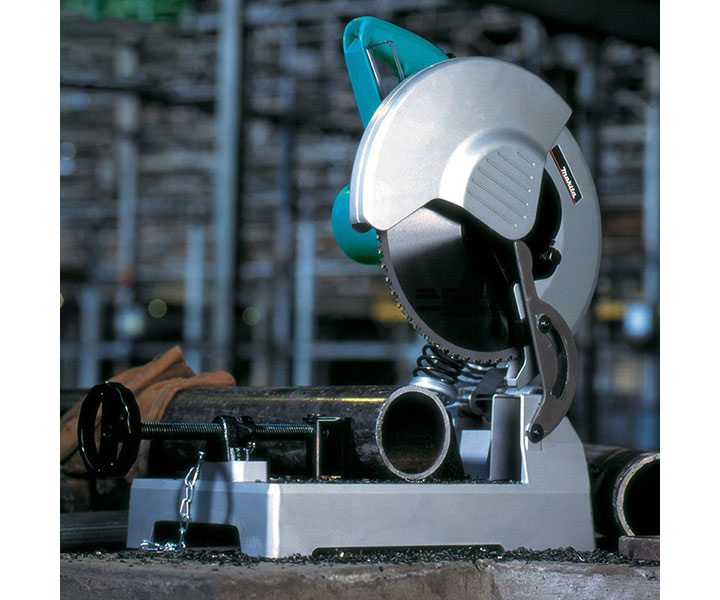 Máy cắt sắt Makita LC1230 sử dụng lưỡi hợp kim cắt nhanh gấp 4 lần so với đá cắt thông thường