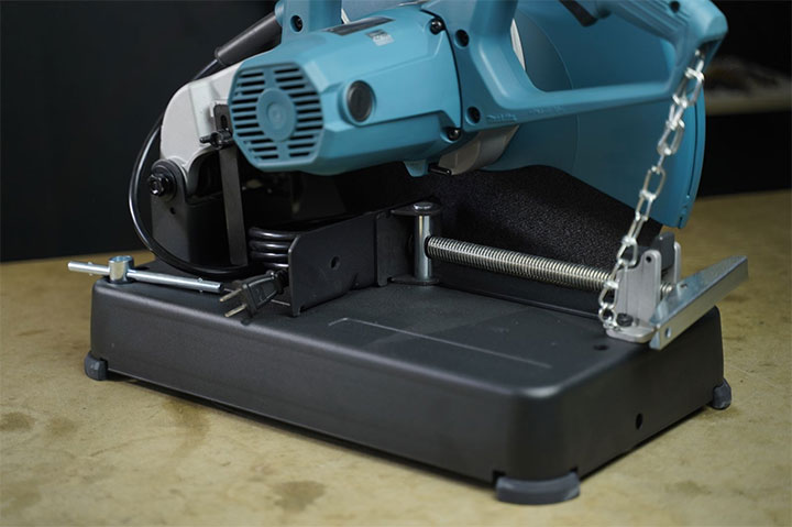 Máy cắt sắt Makita M2400B được lắp đặt chắc chắn, sử dụng chất liệu có độ bền cao Máy cắt sắt Makita M2400B được lắp đặt chắc chắn, sử dụng chất liệu có độ bền cao