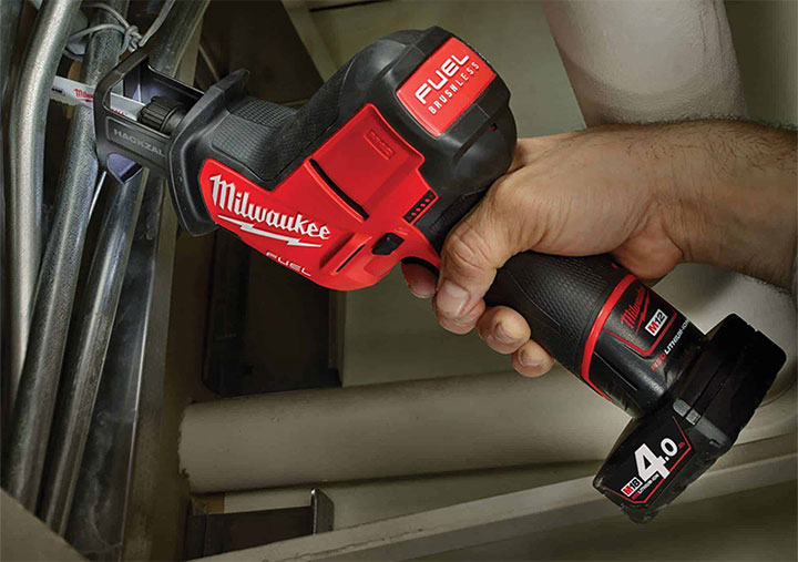 Cắt kim loại là chuyện dễ dàng với Milwaukee M12 CHZ-0 Cắt kim loại là chuyện dễ dàng với Milwaukee M12 CHZ-0