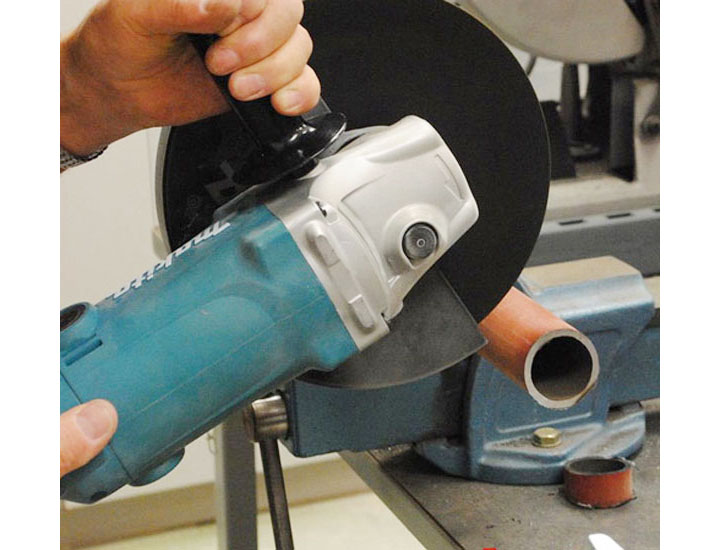 Máy mài góc Makita GA9061R cắt kim loại dễ dàng