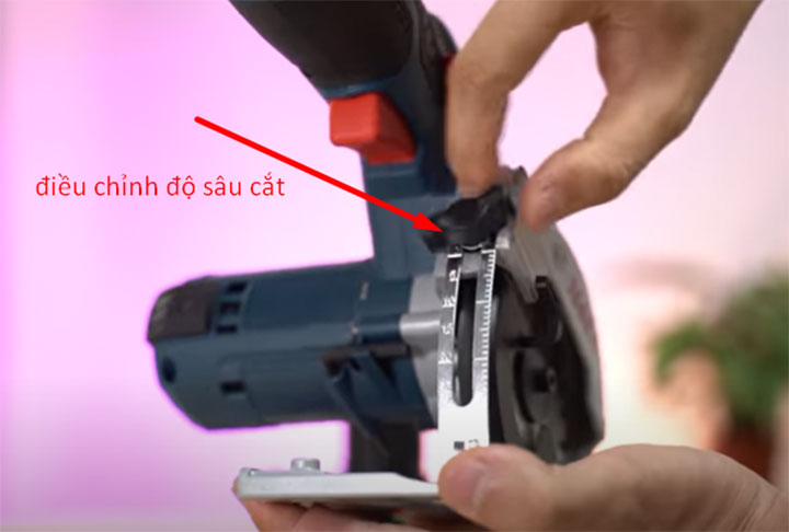 Núm vặn điều chỉnh độ sâu cắt Núm vặn điều chỉnh độ sâu cắt