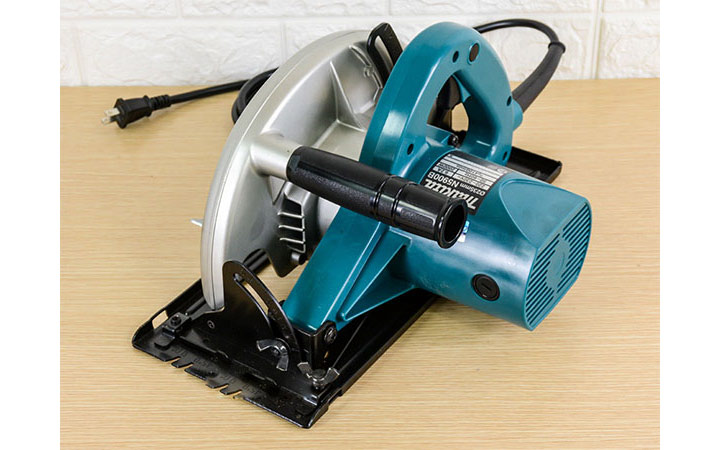 Máy có tay nắm phụ có thể tháo rời ra