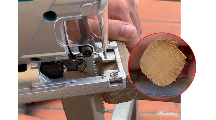 Đường cắt gỗ khá mịn và tốc độ cắt khá nhanh