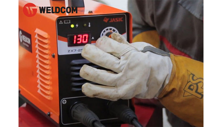 Núm vặn cường độ dòng hàn di chuyển rất nhạy Núm vặn cường độ dòng hàn di chuyển rất nhạy