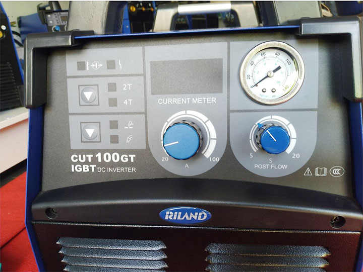 Bảng điều khiển của máy cắt Plasma Riland CUT 100GT