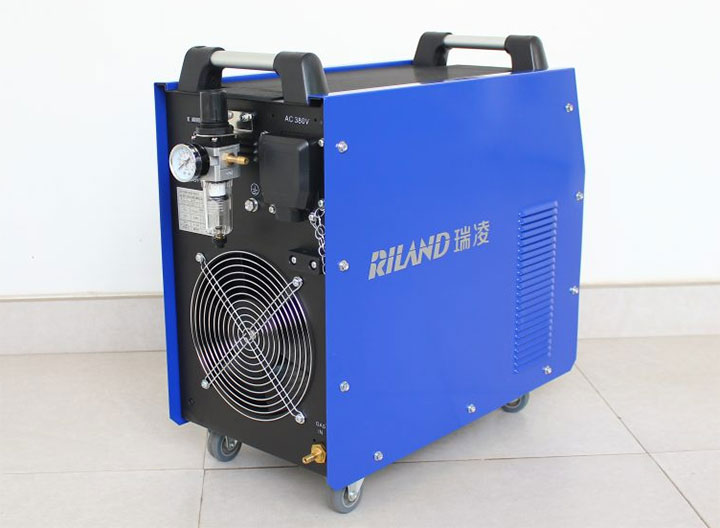 Máy được trang bị cảm biến tự ngắt nếu quá tải quá nhiệt hoặc khí nén không đủ