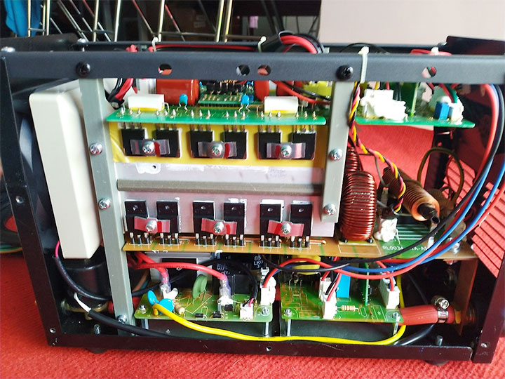 Bên trong cấu tạo của máy cắt Plasma Riland CUT 60CT  Bên trong cấu tạo của máy cắt Plasma Riland CUT 60CT