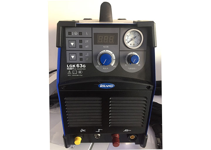 Mặt trước của máy cắt Plasma Riland