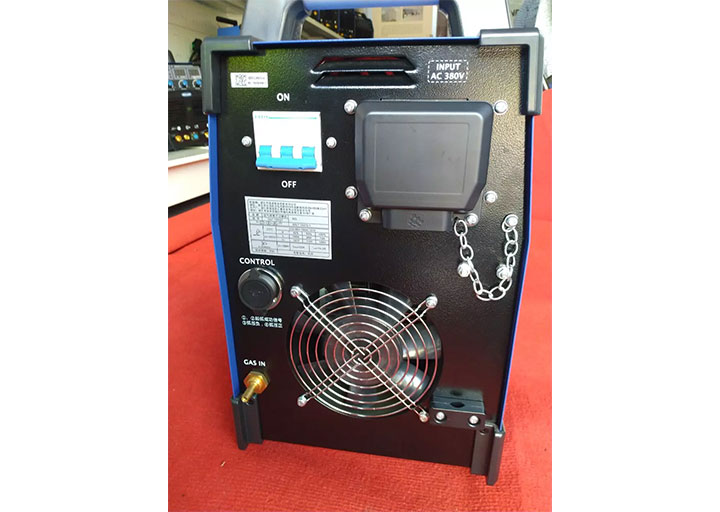 Mặt sau của máy cắt Plasma Riland CUT 80GT Mặt sau của máy cắt Plasma Riland CUT 80GT