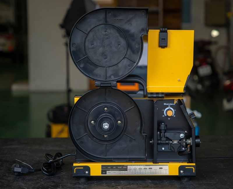 Thiết kế máy hàn Hồng Ký HKF1200S với hộp đựng dây hàn