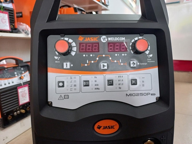 Bảng điều khiển trên máy Bảng điều khiển trên máy