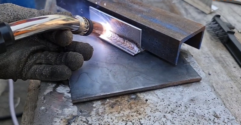 Máy hàn Mig Jasic MIG250P J249 cho khả năng hàn đẹp, mối hàn ngấu sâu Máy hàn Mig Jasic MIG250P J249 cho khả năng hàn đẹp, mối hàn ngấu sâu