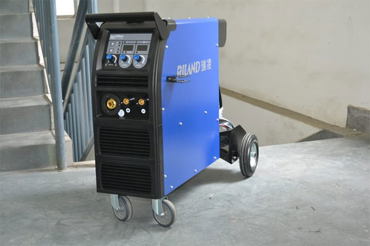 Hình ảnh thực tế của máy hàn Mig Riland MIG 250GS Hình ảnh thực tế của máy hàn Mig Riland MIG 250GS