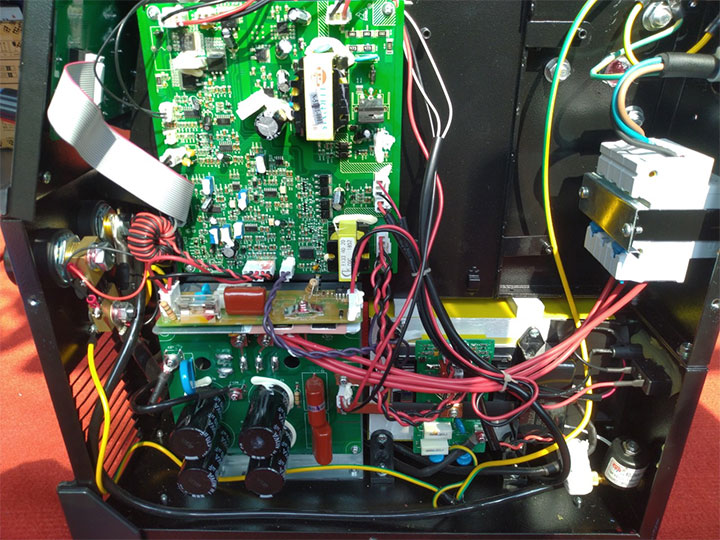 Các bo mạch bên trong của máy hàn điện tử Riland NBC 250GW Các bo mạch bên trong của máy hàn điện tử Riland NBC 250GW