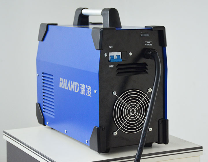 Mặt sau của máy hàn que Riland ARC 315GTS Mặt sau của máy hàn que Riland ARC 315GTS