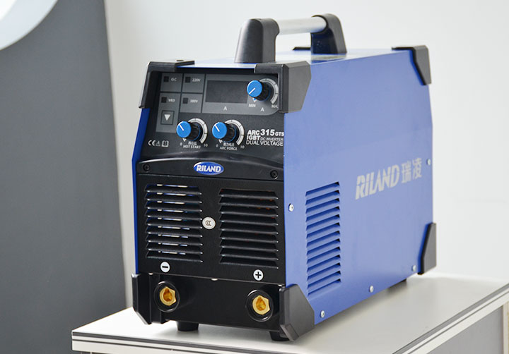 Riland ARC 315GTS thiết kế với kiểu dáng mạnh mẽ Riland ARC 315GTS thiết kế với kiểu dáng mạnh mẽ