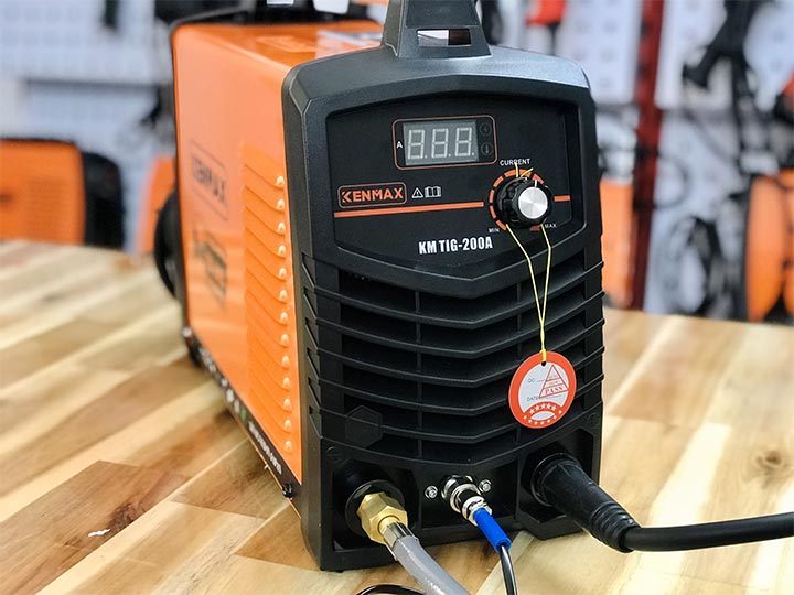Mặt trước của máy hàn Tig Kenmax KM Tig 200A Mặt trước của máy hàn Tig Kenmax KM Tig 200A