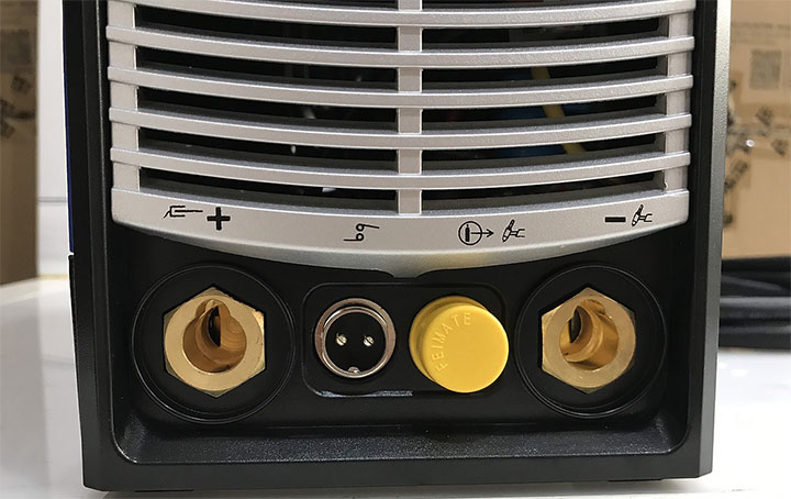 Cổng cắm kết nối được làm bằng đồng nguyên chất Cổng cắm kết nối được làm bằng đồng nguyên chất