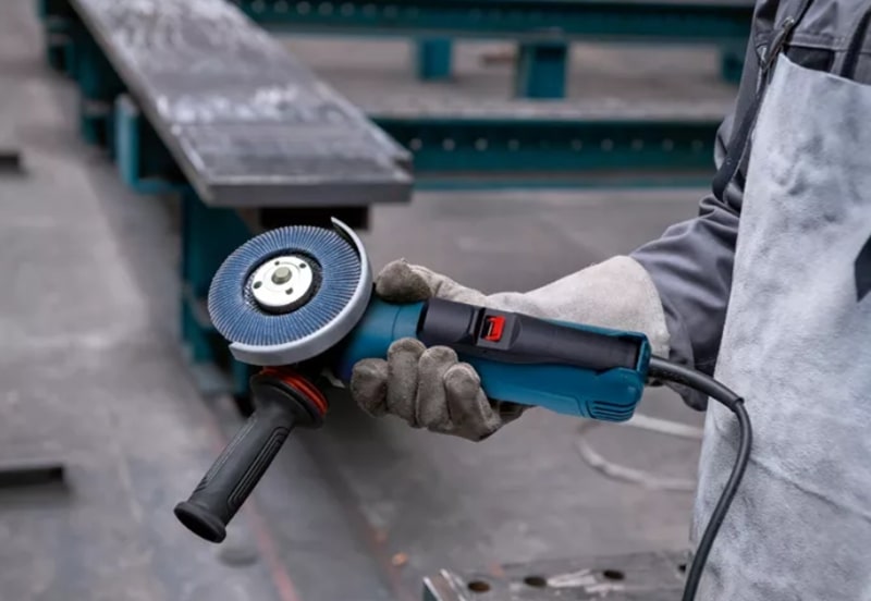 Bosch GWS 12-125 P sử dụng công tắc bóp an toàn