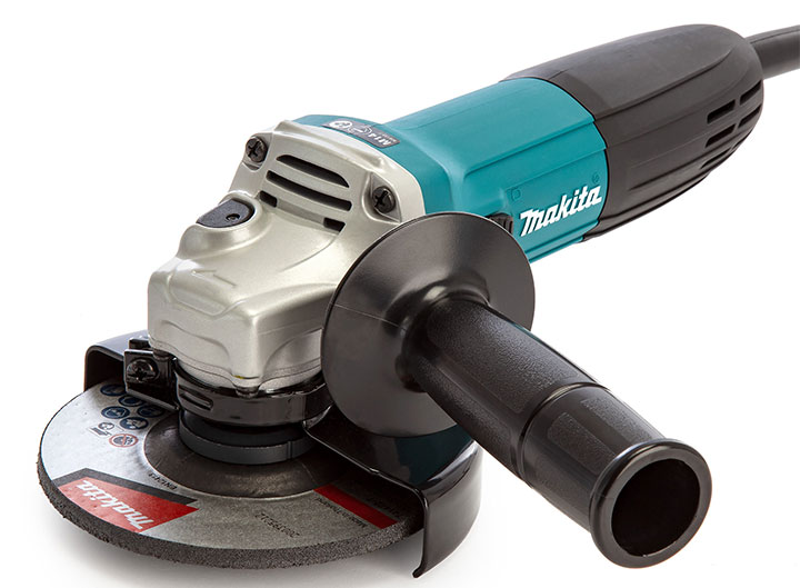 Máy mài Makita GA5030R được tặng kèm đĩa mài và tay nắm phụ