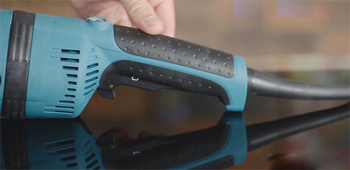 Makita GA7030R thiết kế công tắc đuôi Makita GA7030R thiết kế công tắc đuôi