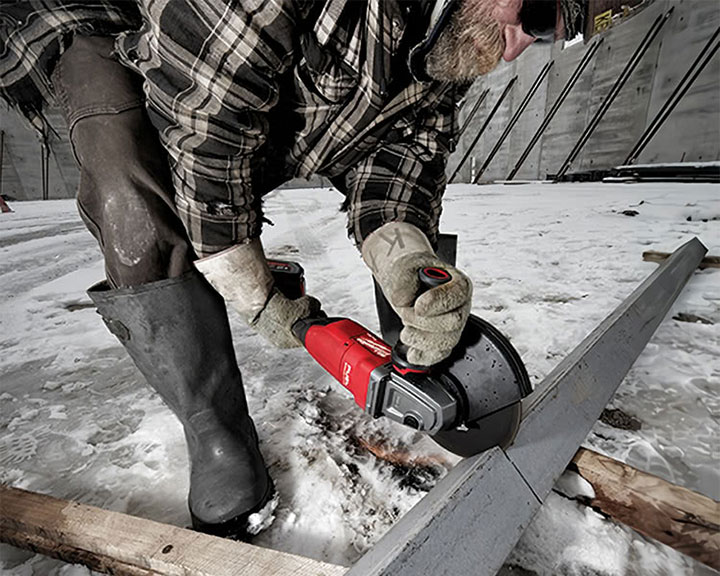 Máy mài Milwaukee M18 FLAG230XPDB-0C có thể cắt vật liệu nhanh chóng, dễ dàng