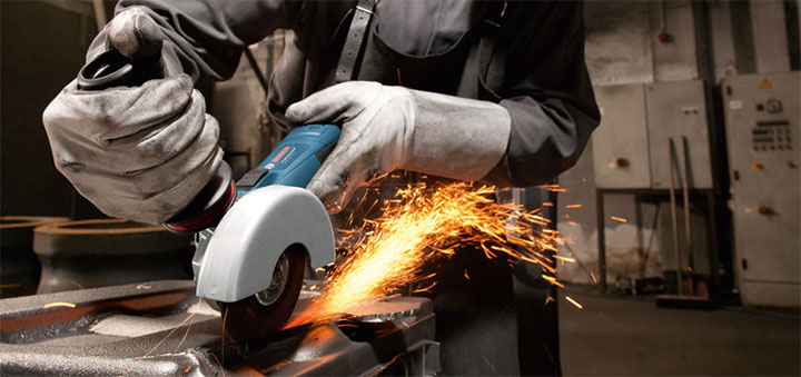 Quá trình cắt của Bosch GWS 13-125 CI Quá trình cắt của Bosch GWS 13-125 CI