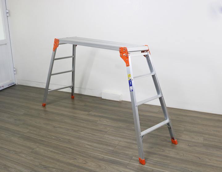 Thang nhôm 4 bậc thiết kế chắc chắn, an toàn