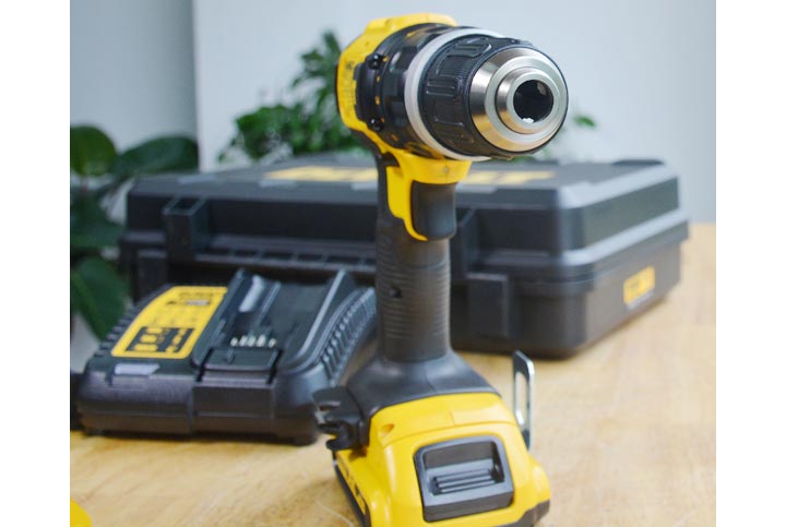 DCD785D2 được đi kèm với hộp đựng bằng nhựa DCD785D2 được đi kèm với hộp đựng bằng nhựa