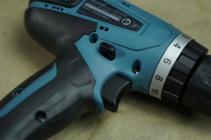 Makita DF347DWE 14.4V có cấu tạo phù hợp với tay cầm của người thao tác Makita DF347DWE 14.4V có cấu tạo phù hợp với tay cầm của người thao tác