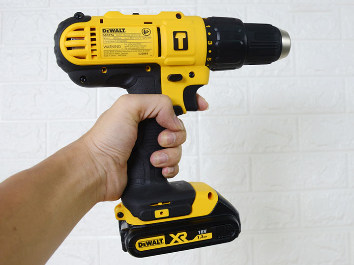 Máy khoan chạy pin Dewalt DCD776C2