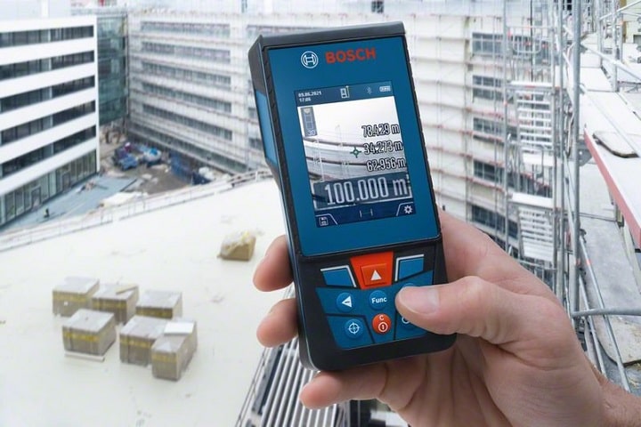 Máy đo khoảng cách Bosch GLM 100-25C dùng tia laser đỏ có độ chính xác cao