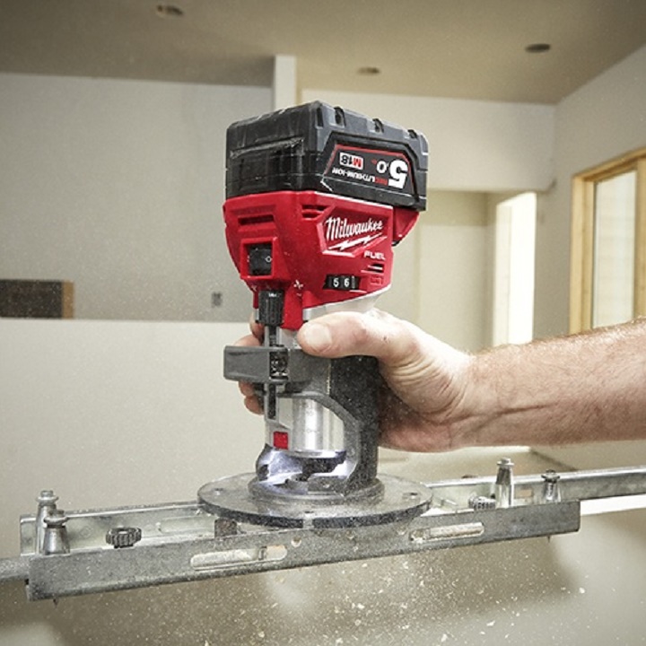 Milwaukee M18 FTR-0X0 hoạt động bền lâu, sử dụng pin Lithium-Ion Milwaukee M18 FTR-0X0 hoạt động bền lâu, sử dụng pin Lithium-Ion