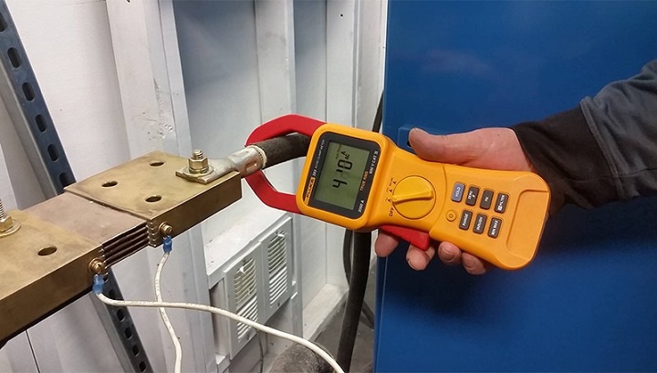 Ampe kìm Fluke 353 giúp ổn định số đo và giảm tải nhiễu Ampe kìm Fluke 353 giúp ổn định số đo và giảm tải nhiễu
