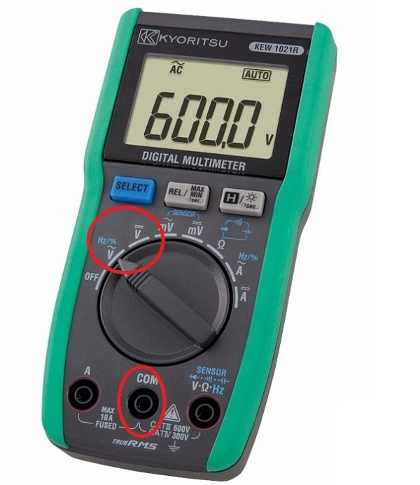Thực hiện đo bằng dòng điện 220V bằng đồng hồ vạn năng điện tử dạng số