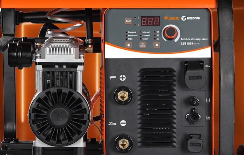 Bảng điều khiển và màn hình LCD trên máy cắt plasma Jasic CUT100N L232