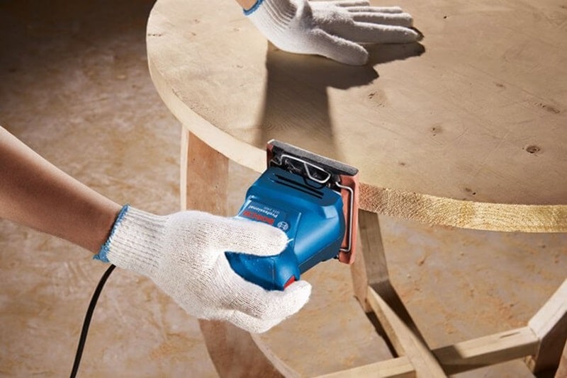 Máy chà nhám Bosch GSS 140 hoạt động mạnh mẽ Máy chà nhám Bosch GSS 140 hoạt động mạnh mẽ