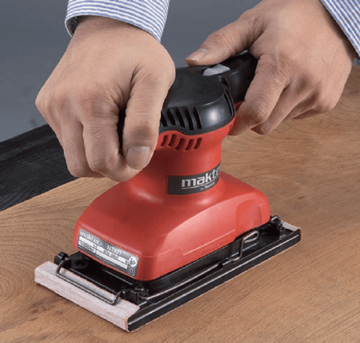 Máy hoạt động mạnh mẽ, tốc độ chà nhám nhanh, tiết kiệm thời gian