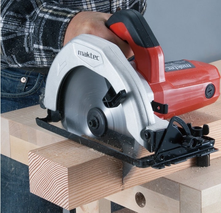 Máy thực hiện cưa gỗ dễ dàng, vết cưa đẹp Máy thực hiện cưa gỗ dễ dàng, vết cưa đẹp